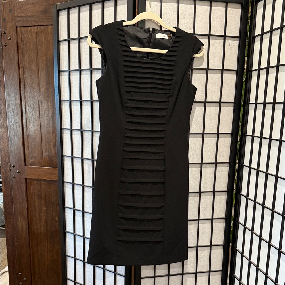 Calvin Klein Elegant Black Sleeveless Dress